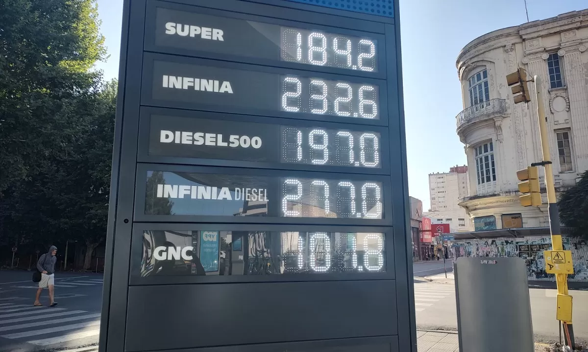 YPF aumentó un 4% todos sus combustibles