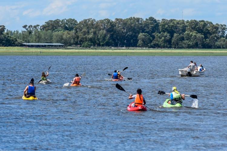 TRAVESÍA EN KAYAK + BAILE POPULAR EN LAGUNA ALSINA
