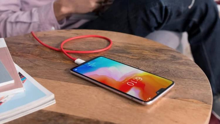 Las 3 cosas que deberías dejar de hacer al cargar tu teléfono