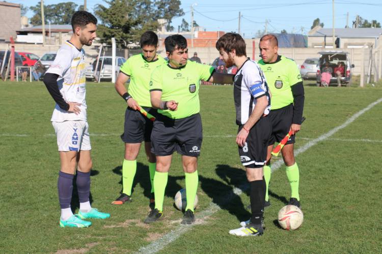 Arrancó el Torneo Clausura con ilusiones renovadas ganaron Blanco y Negro y Deportivo Sarmiento.