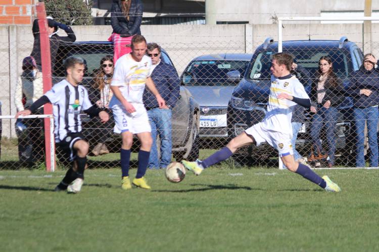 Arrancó el Torneo Clausura con ilusiones renovadas ganaron Blanco y Negro y Deportivo Sarmiento.