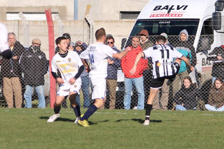 Arrancó el Torneo Clausura con ilusiones renovadas ganaron Blanco y Negro y Deportivo Sarmiento.