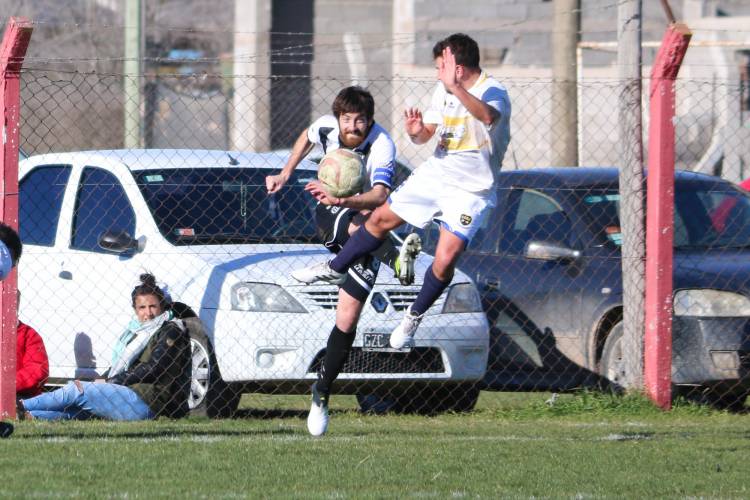 Arrancó el Torneo Clausura con ilusiones renovadas ganaron Blanco y Negro y Deportivo Sarmiento.
