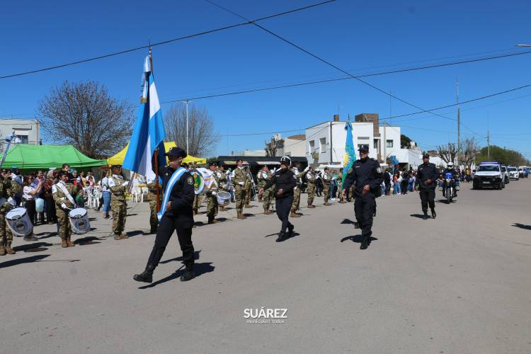 Más de 40 instituciones participaron del tradicional desfile por las calles de Huanguelén