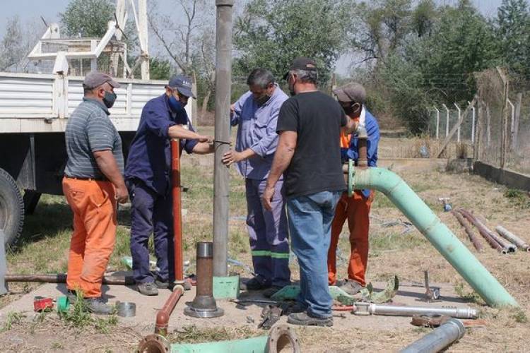 Con el apoyo de Provincia se avanza en el financiamiento de 4 pozos de captación de agua que optimizarán el servicio. 