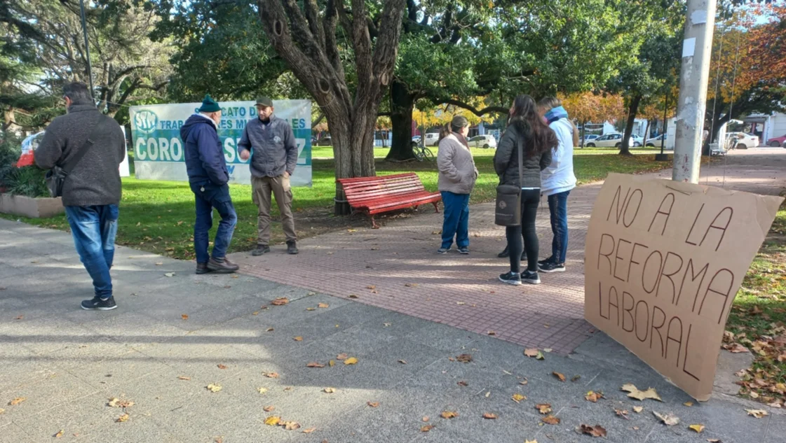 Paro en Coronel Suárez: los gremios se manifestaron en la plaza San Martín