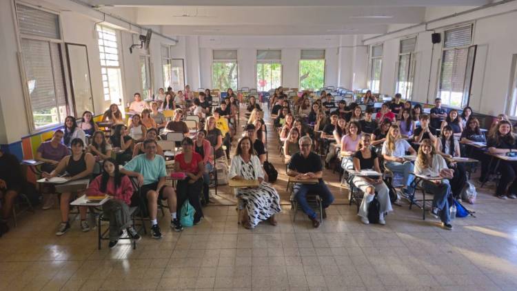 Bienvenida a los ingresantes 2025