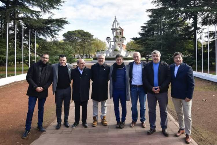 Moccero junto a Kicillof en Laprida