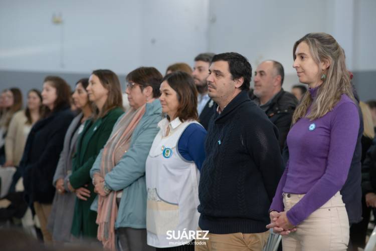 La comunidad conmemoró el Día de la Bandera Nacional
