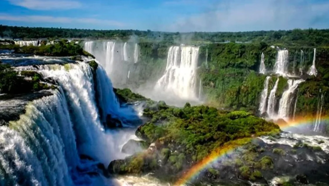 El gobierno analiza un IVA diferencial para el turismo