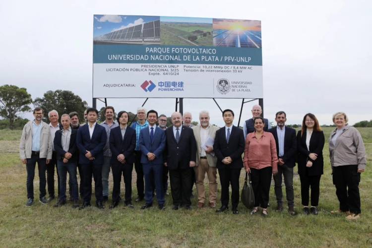 PRIMER PARQUE SOLAR UNIVERSITARIO