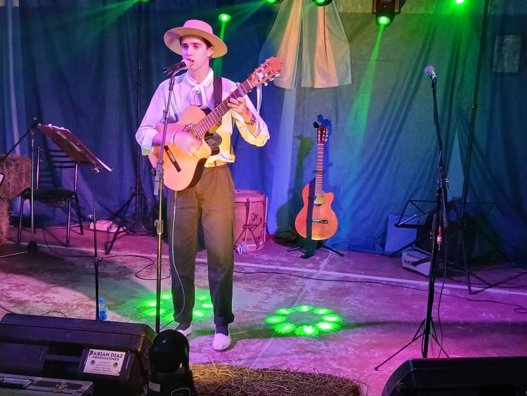 El festival de folclore a beneficio del Centro de Dia y Nancy Donoso fue un éxito