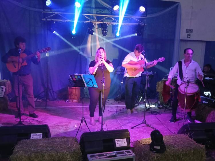 El festival de folclore a beneficio del Centro de Dia y Nancy Donoso fue un éxito