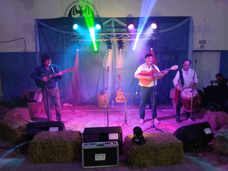 El festival de folclore a beneficio del Centro de Dia y Nancy Donoso fue un éxito