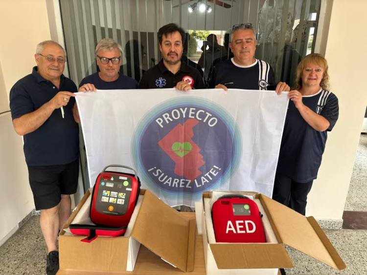 El Club El Progreso de Santa Maria presentó los dos DEA adquiridos en un evento y donaciones