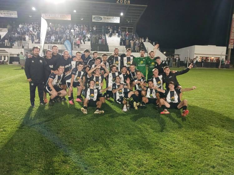 Blanco y Negro Campeón de la Copa de Verano