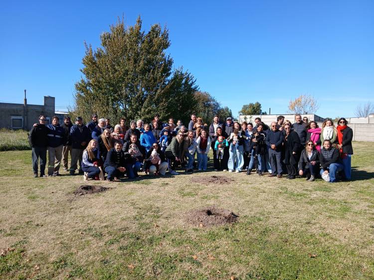 En el marco de su 139 aniversario en Santa Maria se plantaron árboles