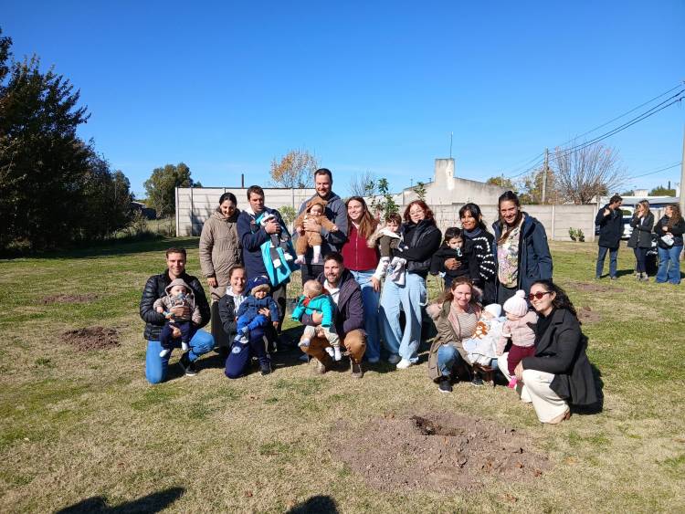 En el marco de su 139 aniversario en Santa Maria se plantaron árboles