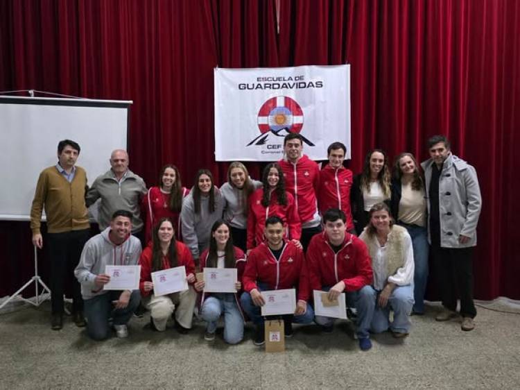 La Escuela de Guardavidas cumplió 15 años y sumó nuevos guardavidas al distrito