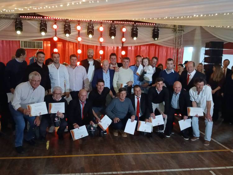 Independiente de pueblo San José celebró sus 88 años de vida con una gran cena y distinciones