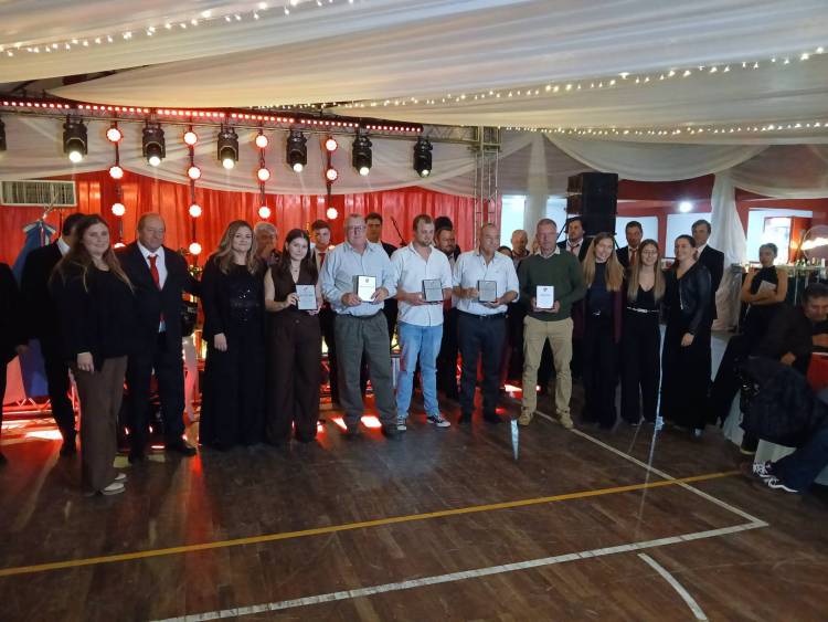 Independiente de pueblo San José celebró sus 88 años de vida con una gran cena y distinciones