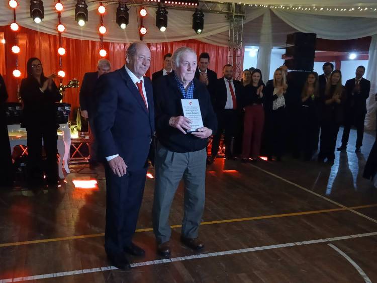 Independiente de pueblo San José celebró sus 88 años de vida con una gran cena y distinciones