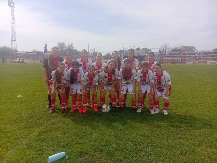 Encuentro de fútbol femenino Sub 10 y Sub 13 en Independiente de pueblo San José