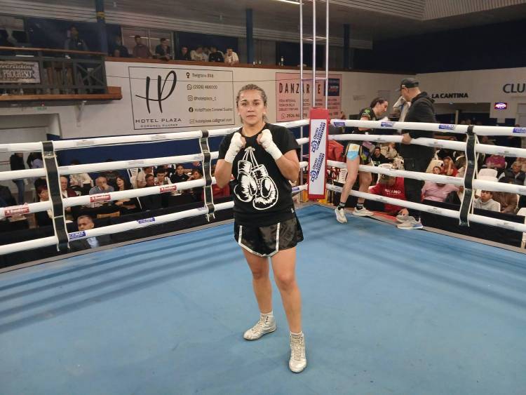 Matias Martinez representando a Club El  Progreso gano por nocaut en la pelea profesional de fondo