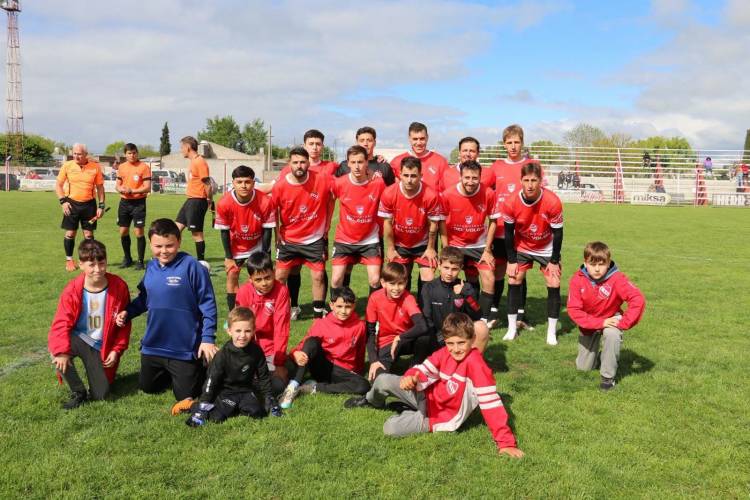 En un partidazo "El Rojo" igualó con Sarmiento, y Blanco y Negro fue el unico ganador de nuestro medio