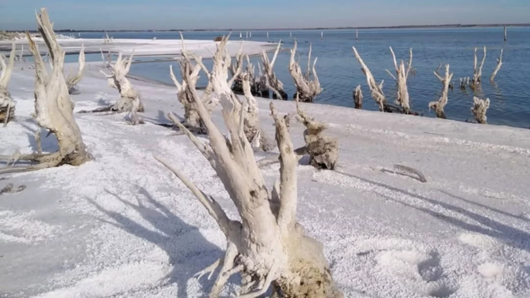 Epecuén: el manto blanco invita a un fin de semana largo con ocupación casi plena