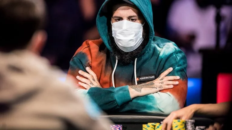 El rapero argentino que ganó más de un millón de dólares en la final de la Serie Mundial de Póker