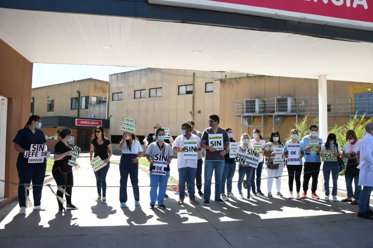Manifestación por falta de médicos en el Penna: “La guardia no da más”