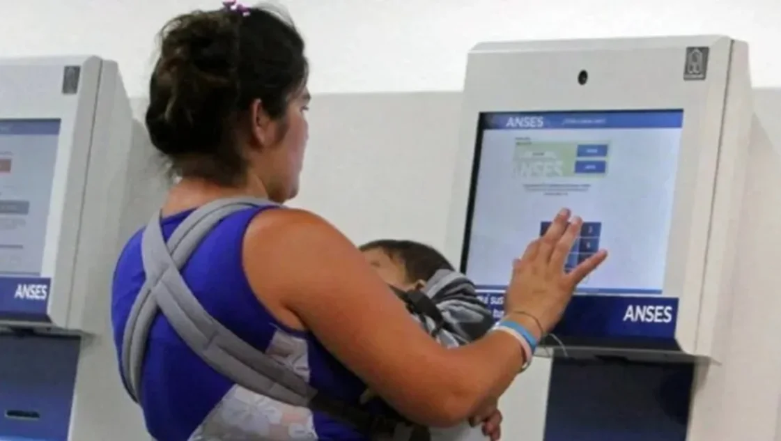 Asignaciones familiares: confirmaron un aumento del 2,69 % para diciembre