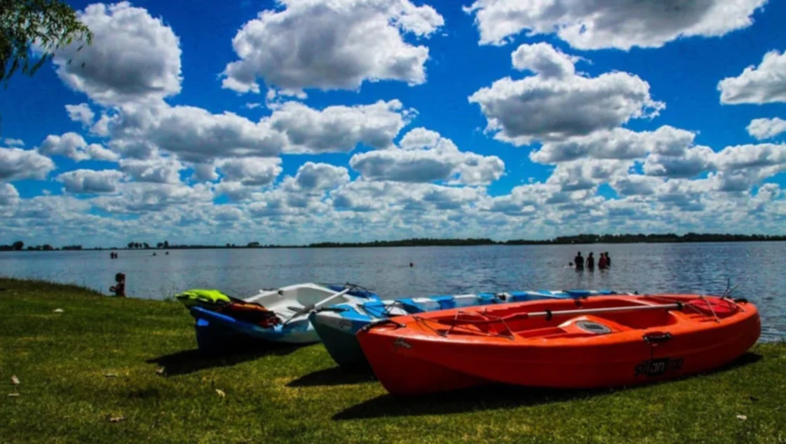 El destino con vida de campo, gastronomía y una laguna imperdible para visitar todo el año