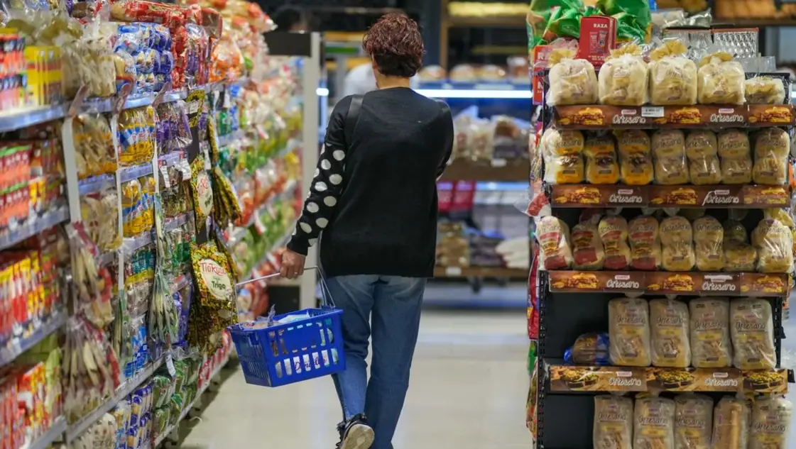 Un informe reveló la caída del consumo masivo en todo el país