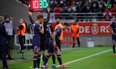 Messi tuvo su esperado debut en Paris Saint Germain: jugó 25 minutos