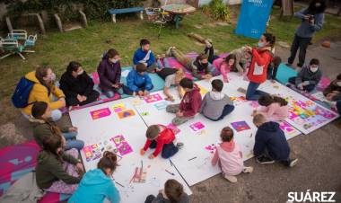 El bibliomóvil continúa recorriendo el distrito