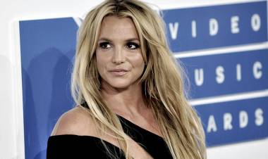 Britney Spears anunció su casamiento con su entrenador personal