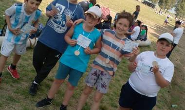 La Escuela Municipal de Atletismo participó de un torneo en Tornquist⠀