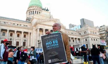 Continúa el campamento para reclamar ley por las personas en situación de calle