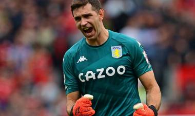 Emiliano "Dibu" Martínez está en la mira del Manchester United