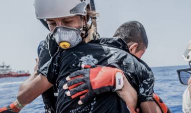 Al menos siete migrantes muertos y 280 rescatados tras naufragar en el mar Mediterráneo