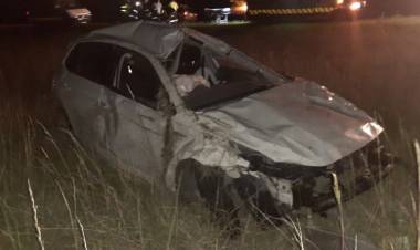 En auto chocaron un carpincho y volcaron: dos heridos en la Ruta 3