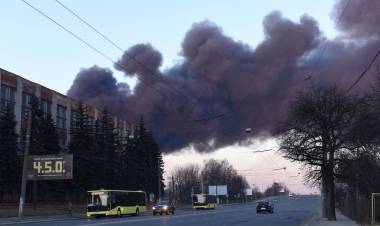 Se desarrollan cruentos combates en el este y el oeste de Ucrania