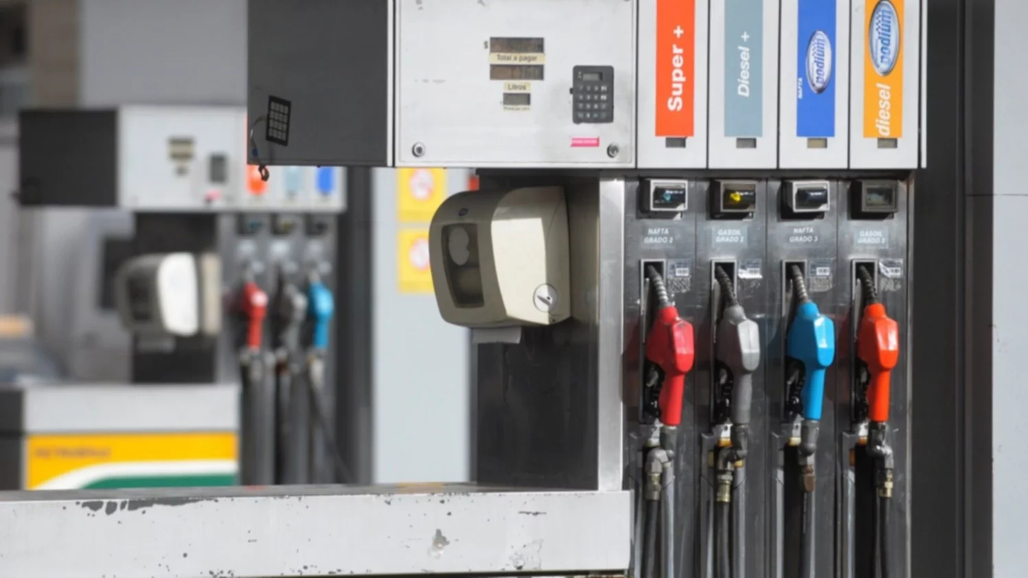 La falta de gasoil continuará varias semanas en Bahía y la zona