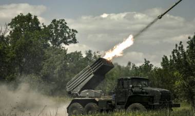 Rusia intensifica su avance en el este de Ucrania, que reclama más armas