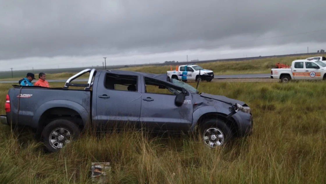 Milagro en la ruta 51: volcó con su camioneta y resultó ileso