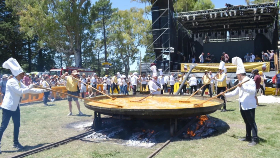 Pigüé: la Omelette Gigante "de lujo" con unas 8 mil porciones gratis