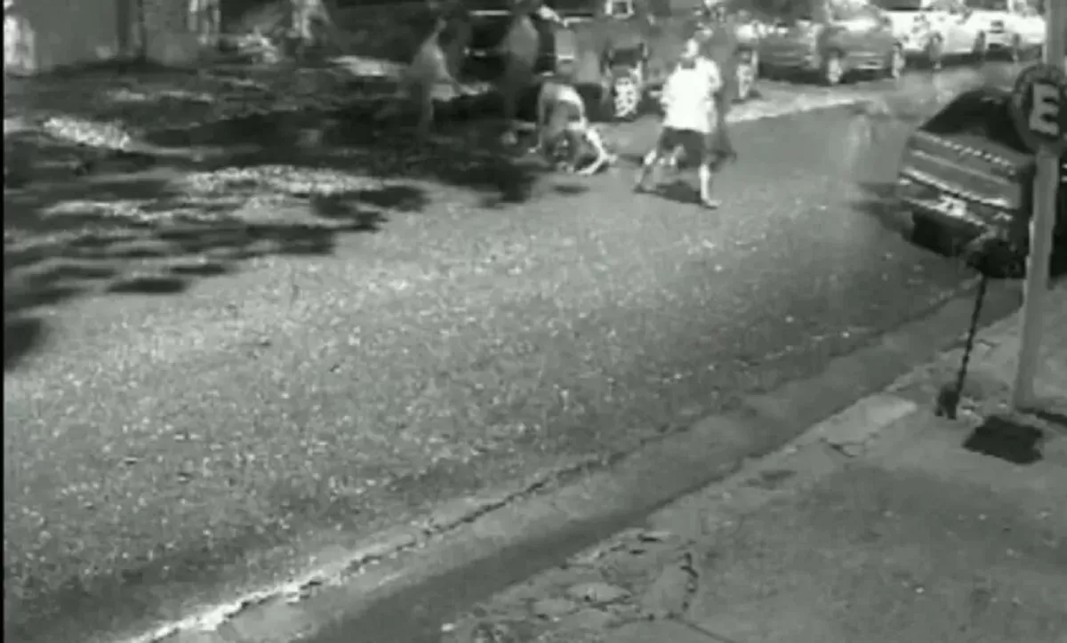 Brutal pelea en pleno centro de Bahía