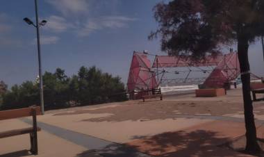 El fuerte viento tiró todo un parador en Monte Hermoso